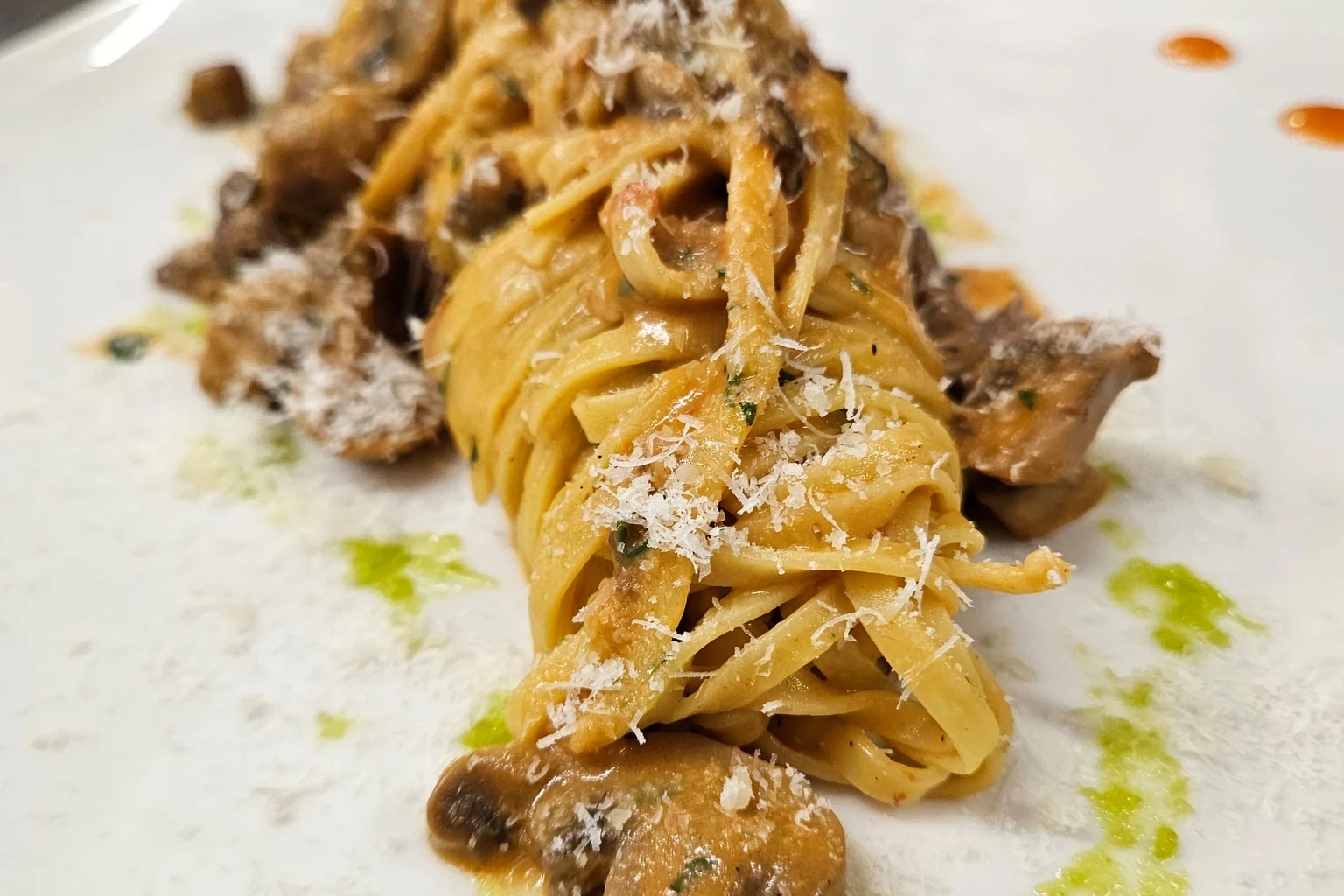 Tagliatelle mit Pilzrahmsauce vom Lieferdienst Toscana in Minden