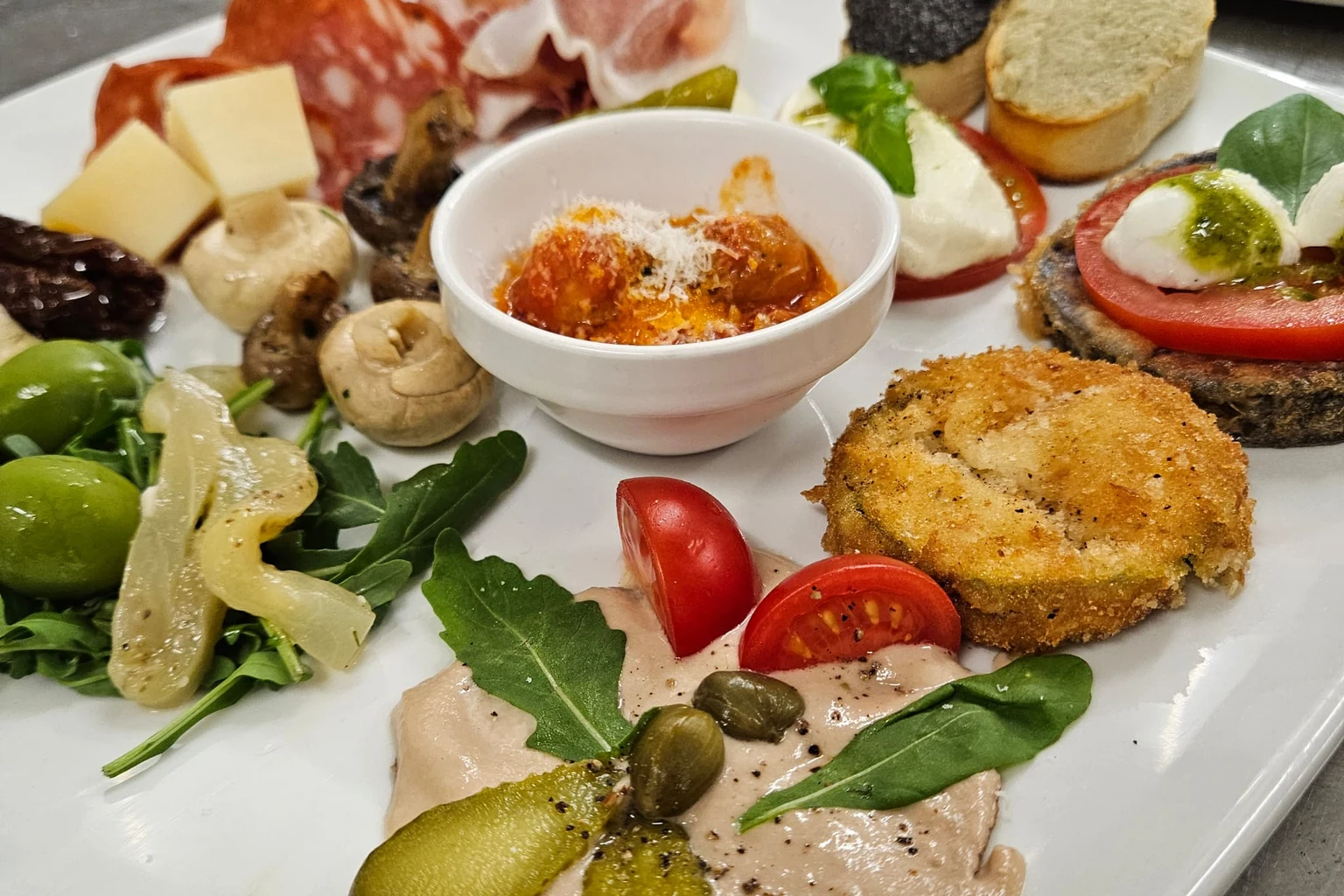 Italienische Antipasti-Platte vom Lieferdienst Toscana in Minden